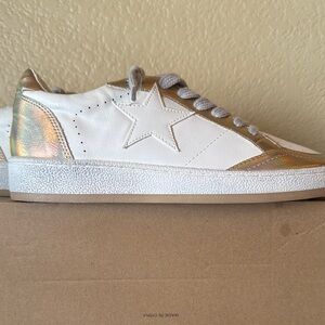ShuShop White and Gold Retro Sneakers -Paz